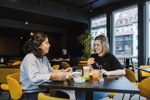 Free daily continental breakfast