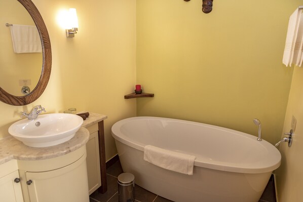 A bathroom with a sink, mirror, and bathtub. - Double Dutch B & B (Knysna)
