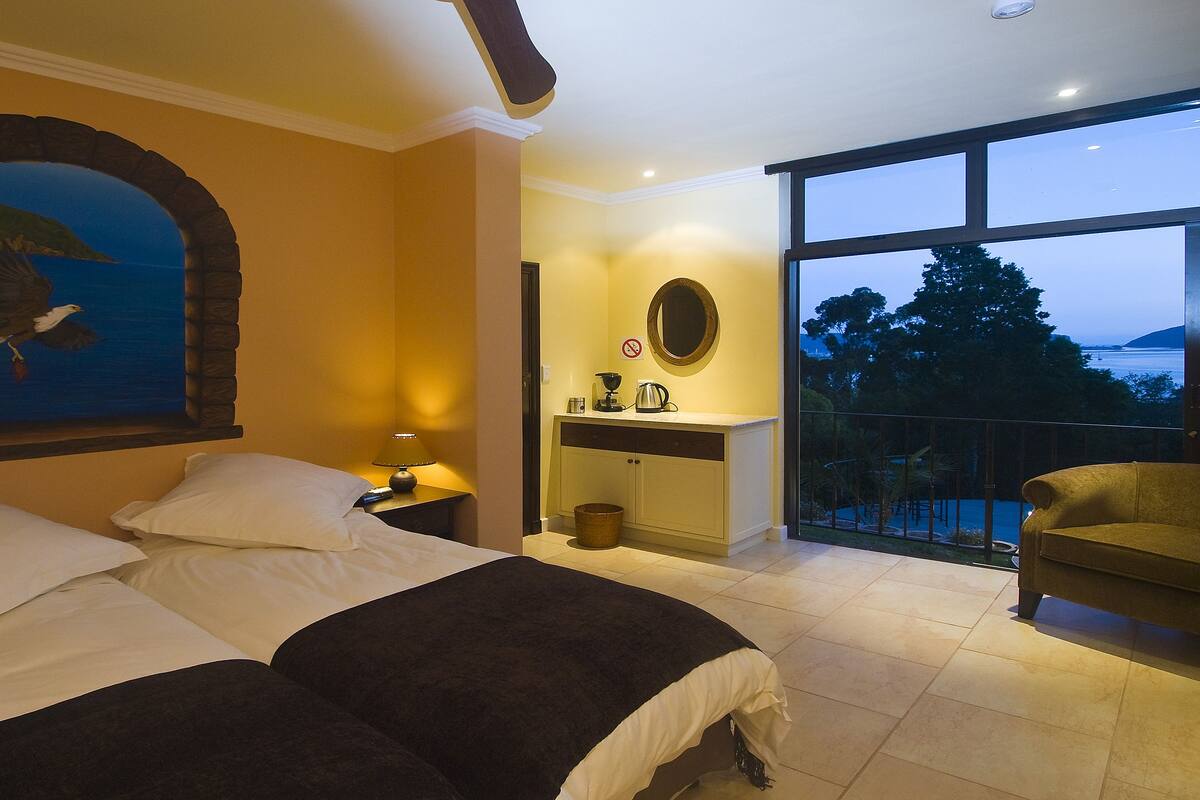 Minibar, in-room safe, desk, blackout curtains