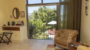 Standard Room (Eagle) | Minibar, in-room safe, individually decorated, individually furnished
