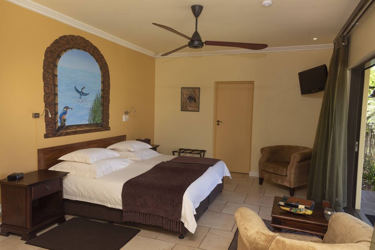 Minibar, in-room safe, desk, blackout curtains