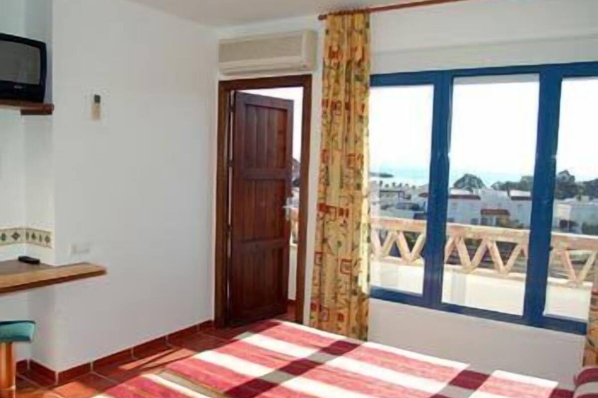 Double Room, Terrace, Sea View | Minibar, cribs (free), bed sheets