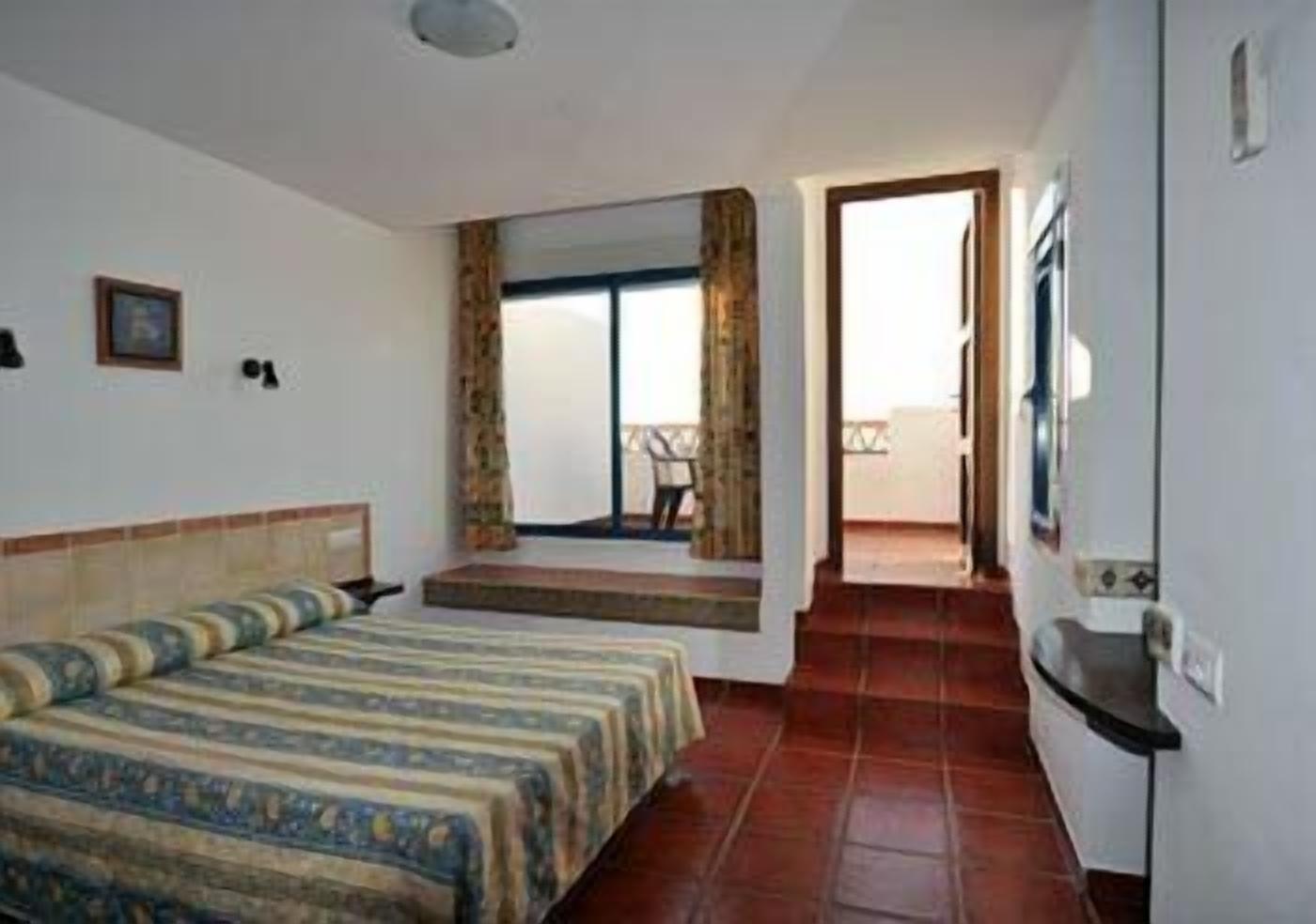 Single Room | Minibar, free cots/infant beds, bed sheets