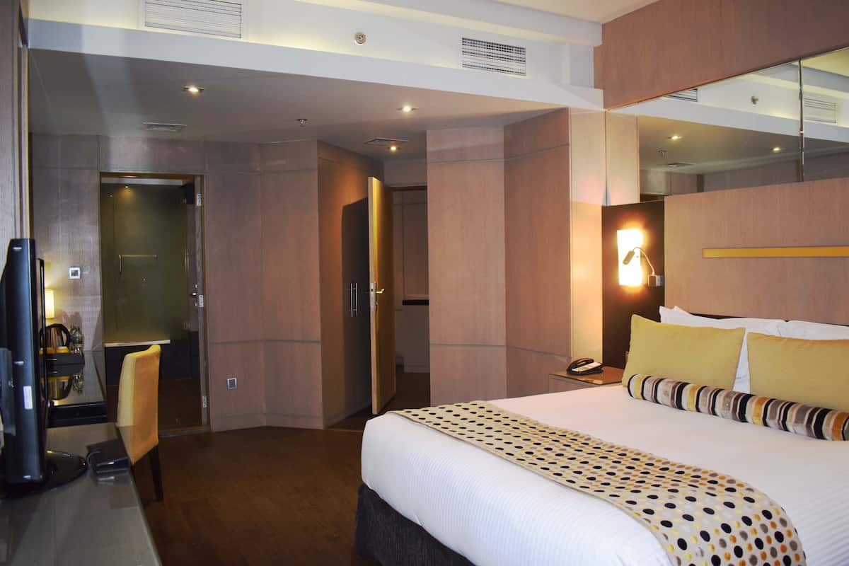 Deluxe suite, 1 kingsize bed | 1 slaapkamer, pillowtop-bedden, een bureau, een laptopwerkplek