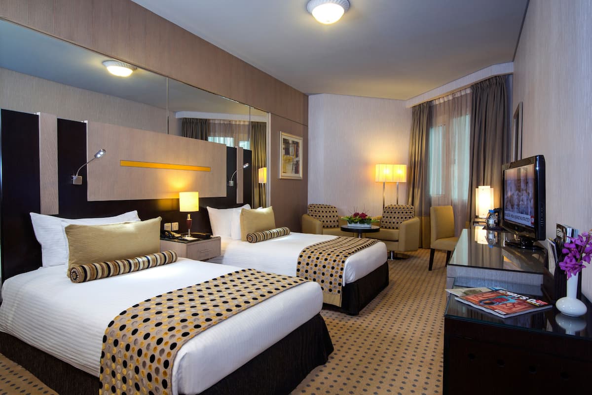 1 bedroom, pillow-top beds, desk, laptop workspace