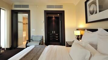 1 bedroom, in-room safe, soundproofing, free cots/infant beds