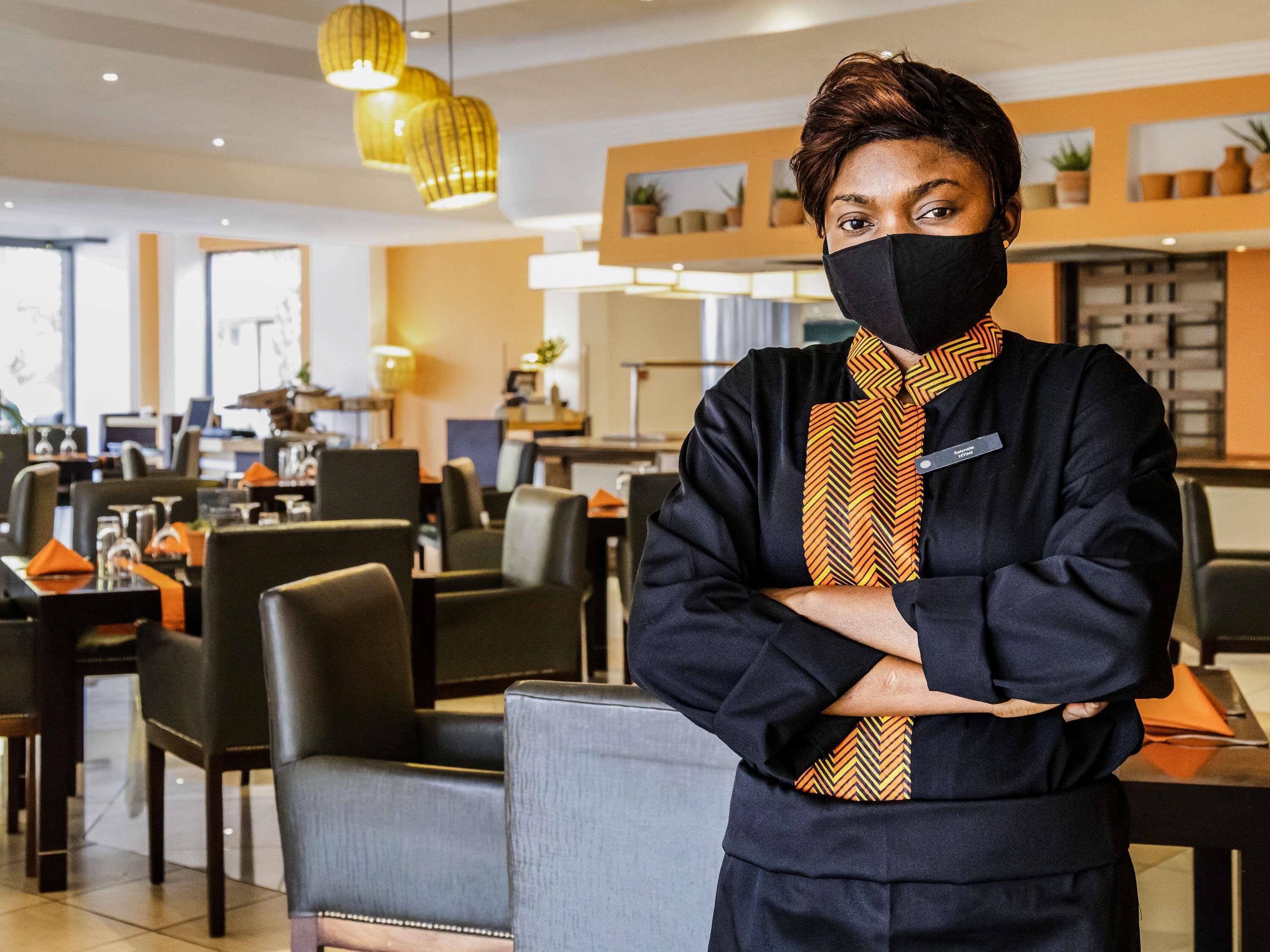 供应早餐、午餐和晚餐，国际美食，泳池景观