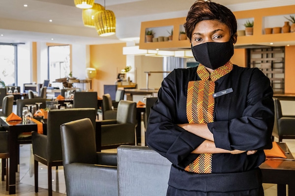 Sarapan, makan tengah hari dan makan malam dihidangkan