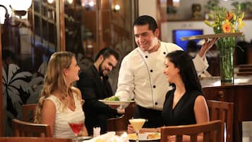 Daily buffet breakfast (MXN 250 per person)