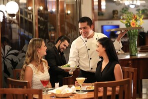 Dagelijks ontbijtbuffet (MXN 250 per persoon)