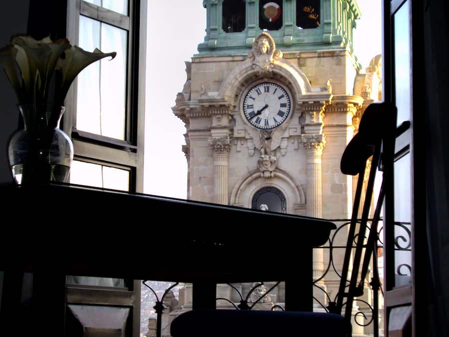 Comfort-sviitti | Tallelokero huoneessa, työpöytä, silitysrauta/-lauta