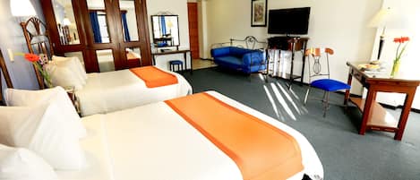 Comfort Suite | In-room safe, desk, iron/ironing board, free cribs/infant beds