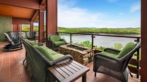 3 BEDROOM 2 KING 2 TWIN BUNK GOVERNOR SUITE | Odadan manzara