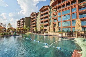 Een seizoensgebonden buitenzwembad