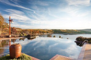 Seasonal outdoor pool - Hilton Grand Vacations Club Long Creek Ridgedale (Ridgedale)