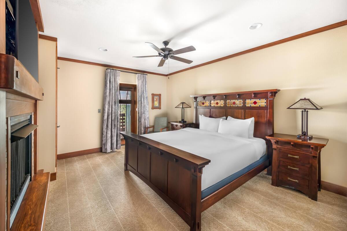 3 BEDROOM 2 KING 2 TWIN BUNK GOVERNOR SUITE | Fer et planche Ă repasser, accĂšs au Wi-Fi (inclus), literie fournie