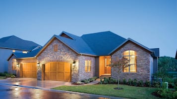 5 BEDROOM 2 KG 2 QN 2 TW BUNK PATIO HOME | Ausblick vom Zimmer