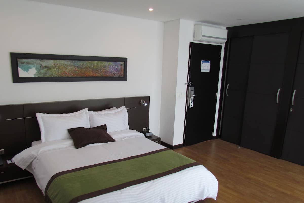 1 bedroom, premium bedding, down duvets, minibar