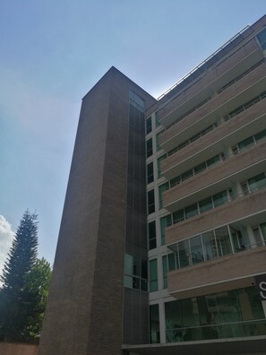 Property entrance - Sky Medellin Hotel (Medellín)