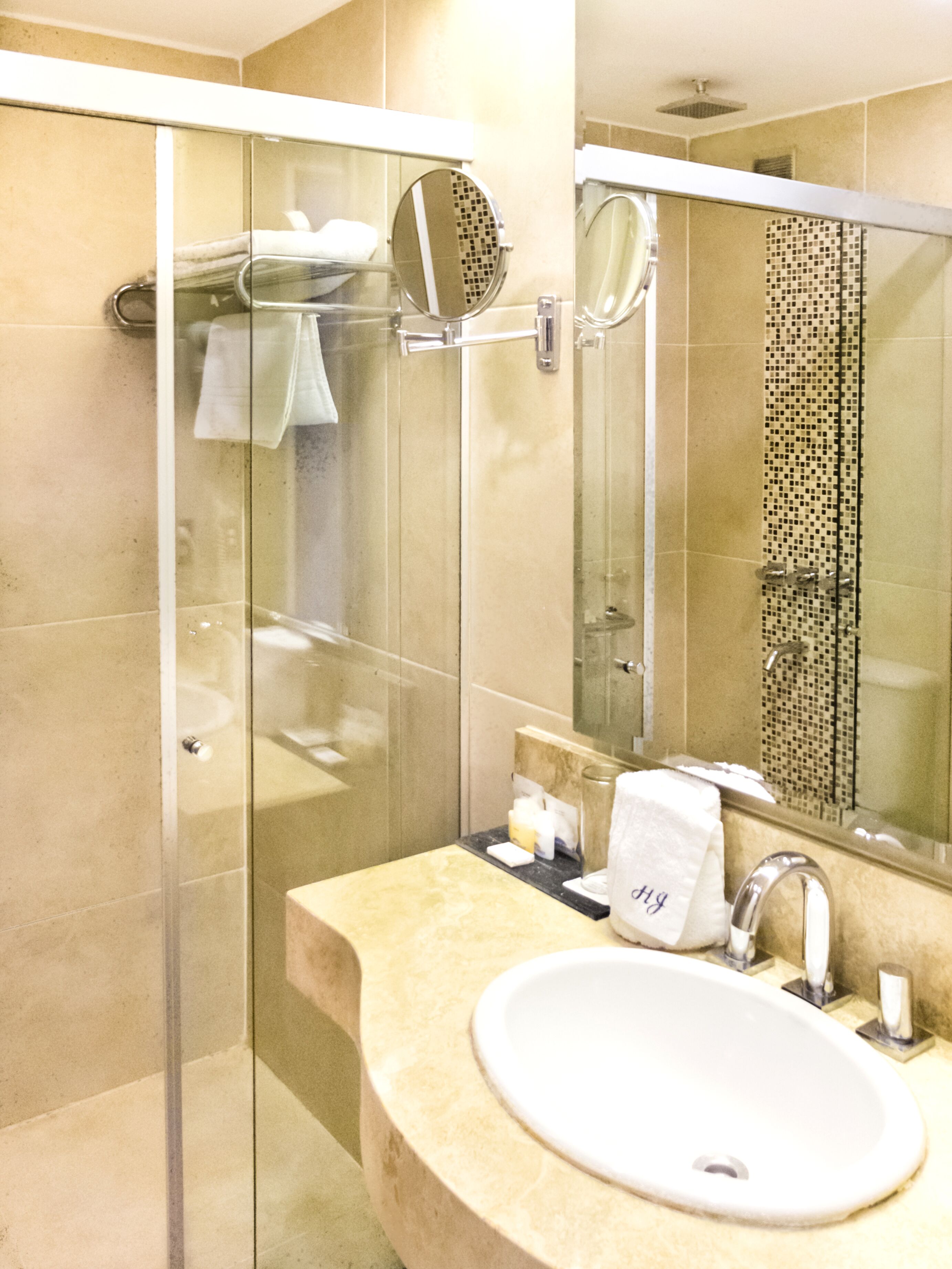 shower, rainfall showerhead, free toiletries, hair dryer