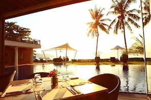 Breakfast, lunch, dinner served; Thai cuisine, beach views