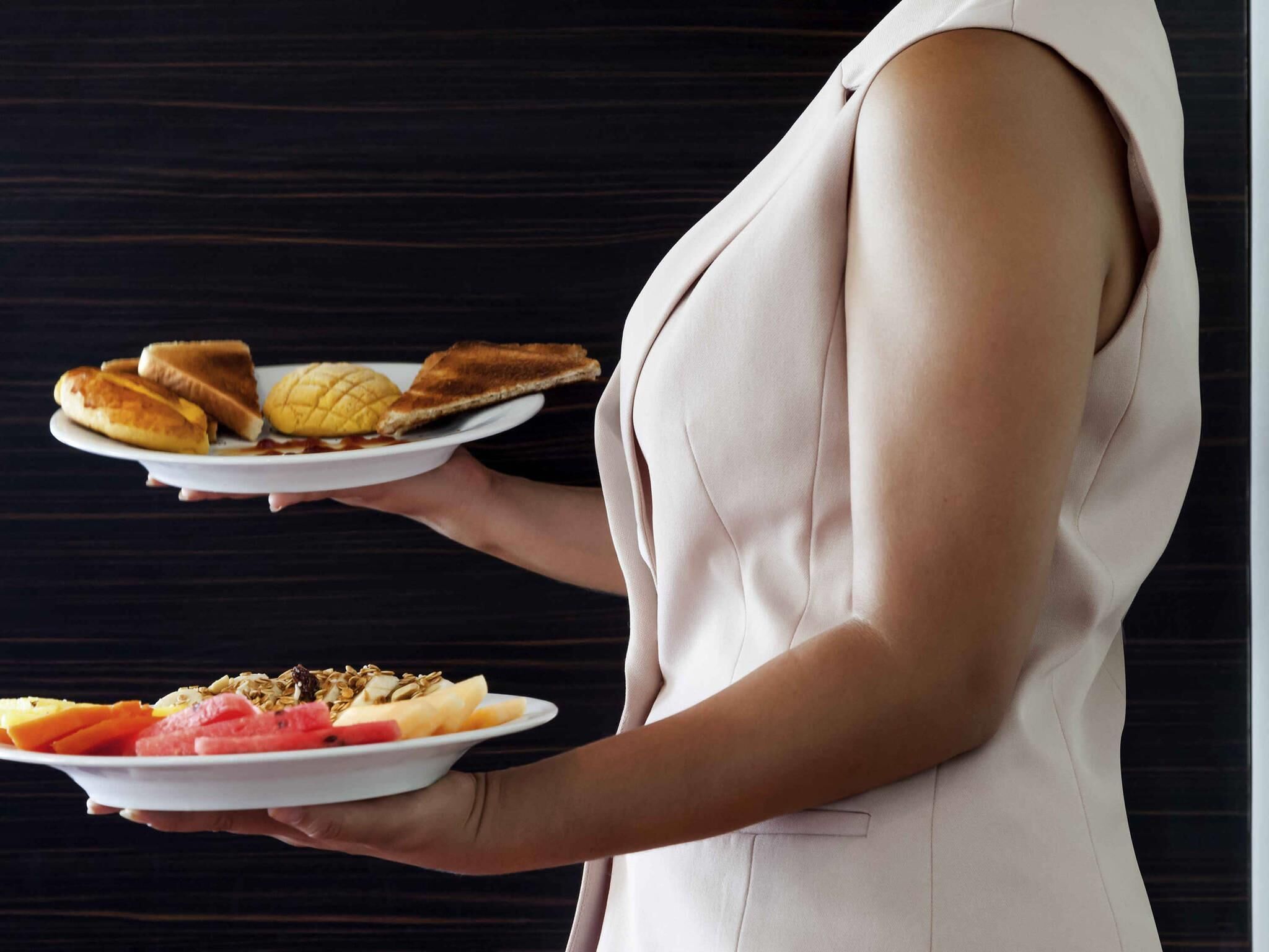 daily buffet breakfast (mxn 249.00 per person)