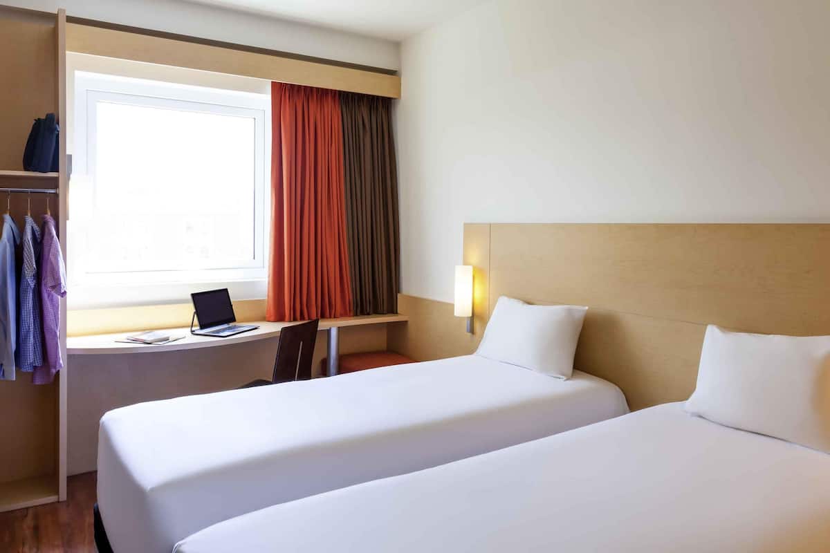 標準客房, 2 張單人床 | 房內夾萬、書桌、熨斗/熨衫板、免費 Wi-Fi