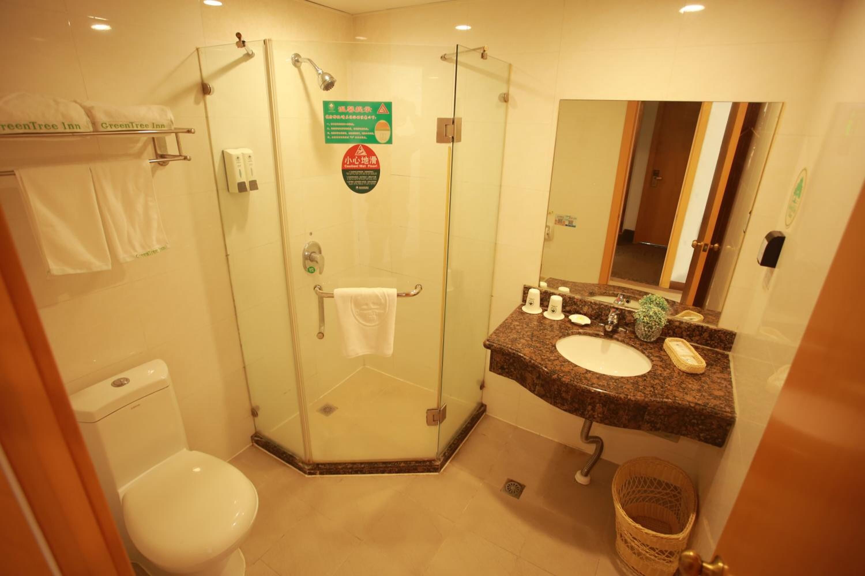 combined shower/bathtub, free toiletries, hair dryer, slippers