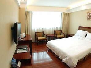 Desk, blackout curtains, iron/ironing board, free wired Internet - GreenTree Inn Xuzhou North Minzhu Road Hotel (Xuzhou)
