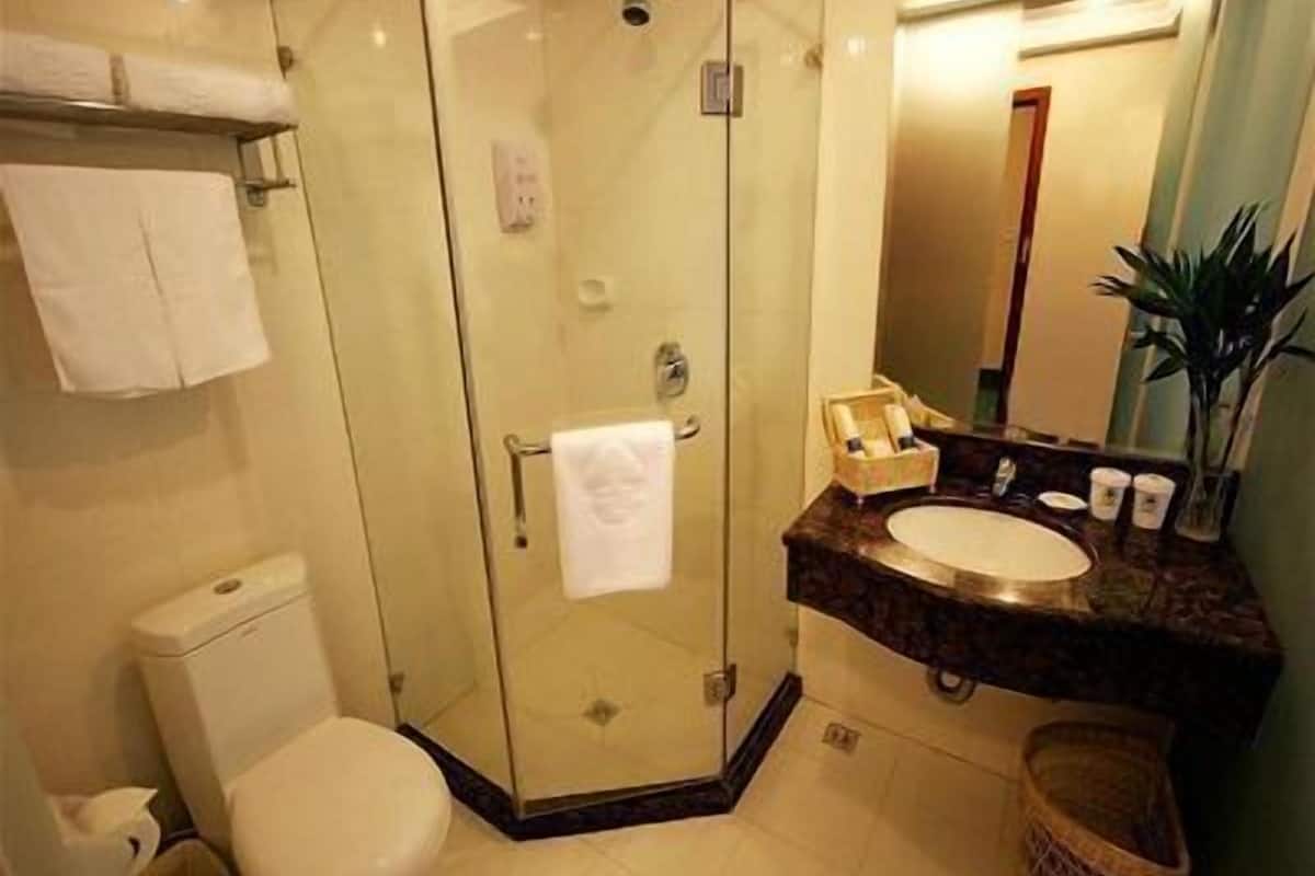 Suite, 1 King-Bett | Badezimmer
