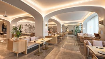 Se ofrece un desayuno bufé (58 CNY por persona)