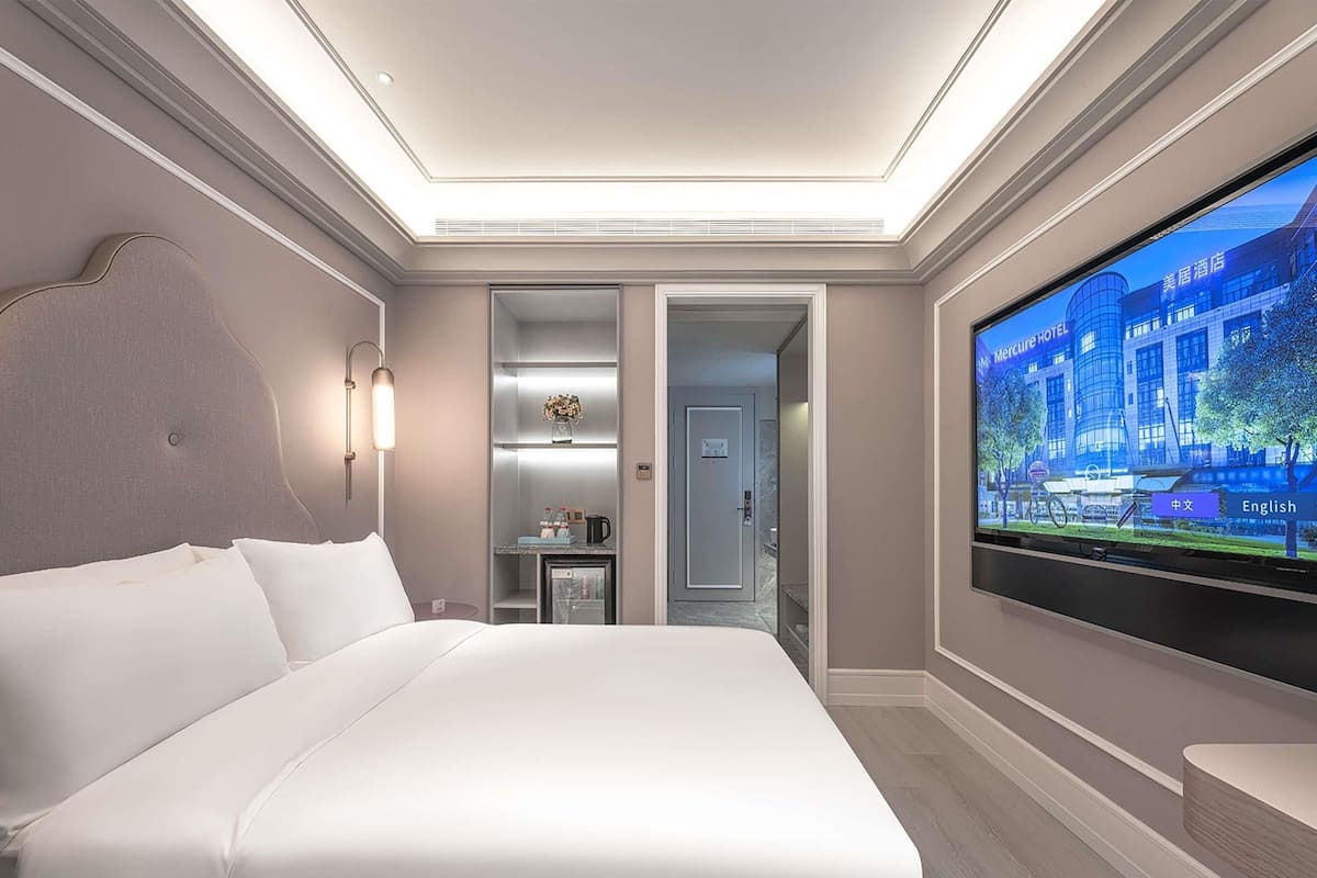 Superior Room, 1 King Bed | Premium bedding, down comforters, memory foam beds, minibar