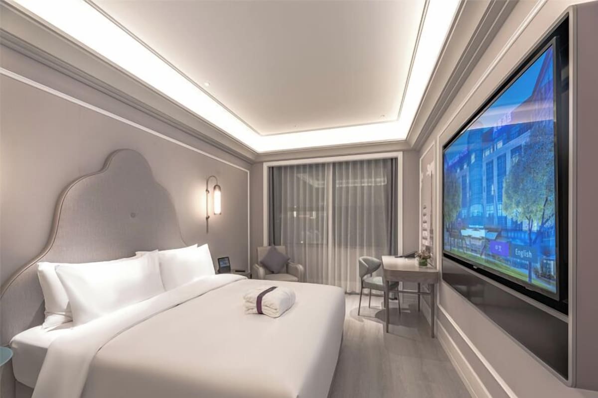 Deluxe Room, 1 Katil Raja (King) | Peralatan tempat tidur premium, gebar bulu kapas, busa memori, bar mini 