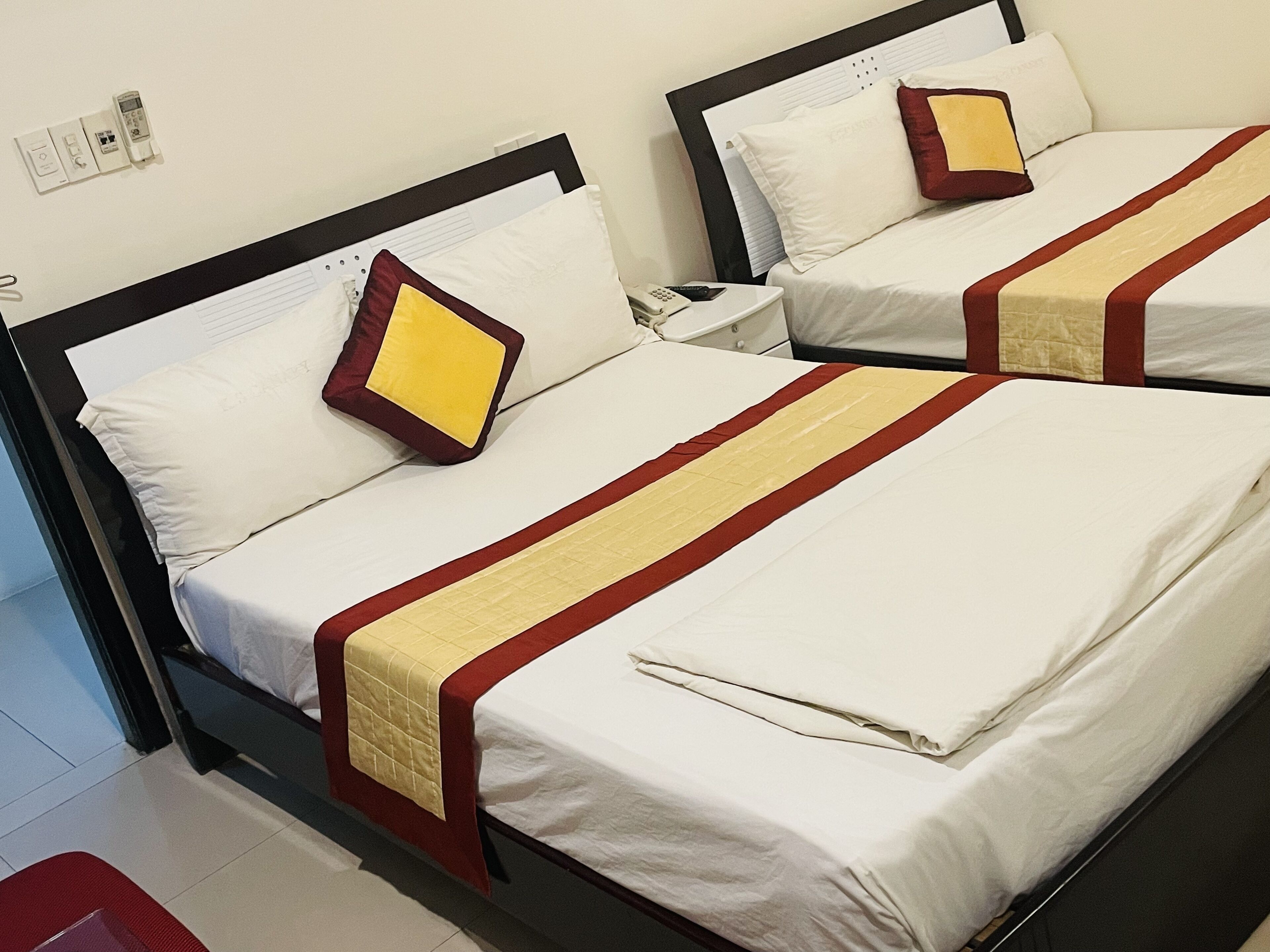 standard twin room | minibar, desk, free wifi