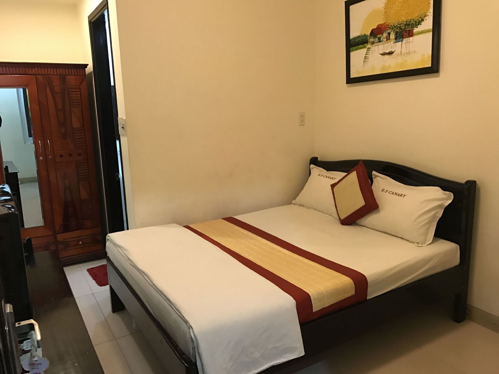 Minibar, desk, free WiFi