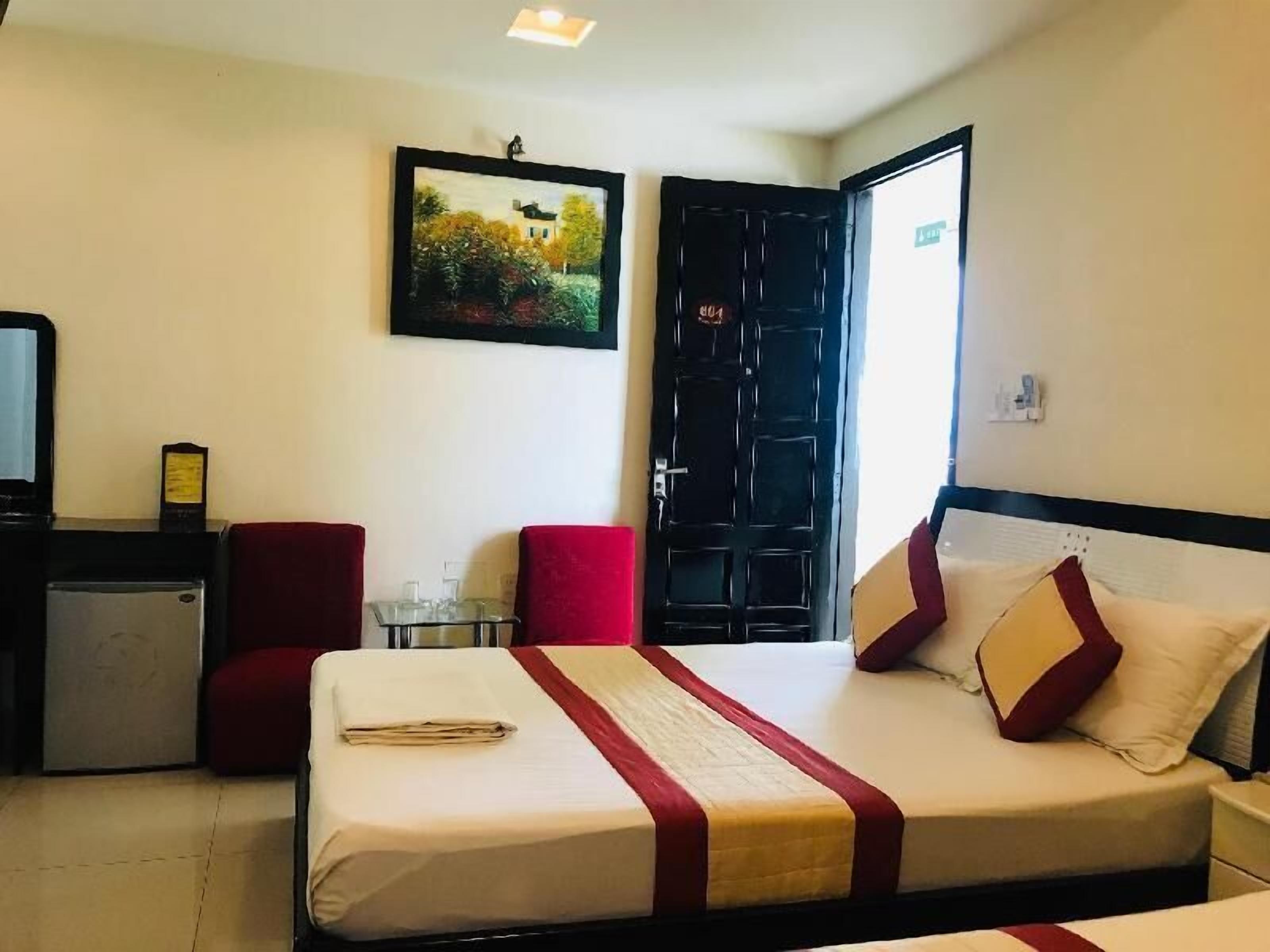 Minibar, desk, free WiFi