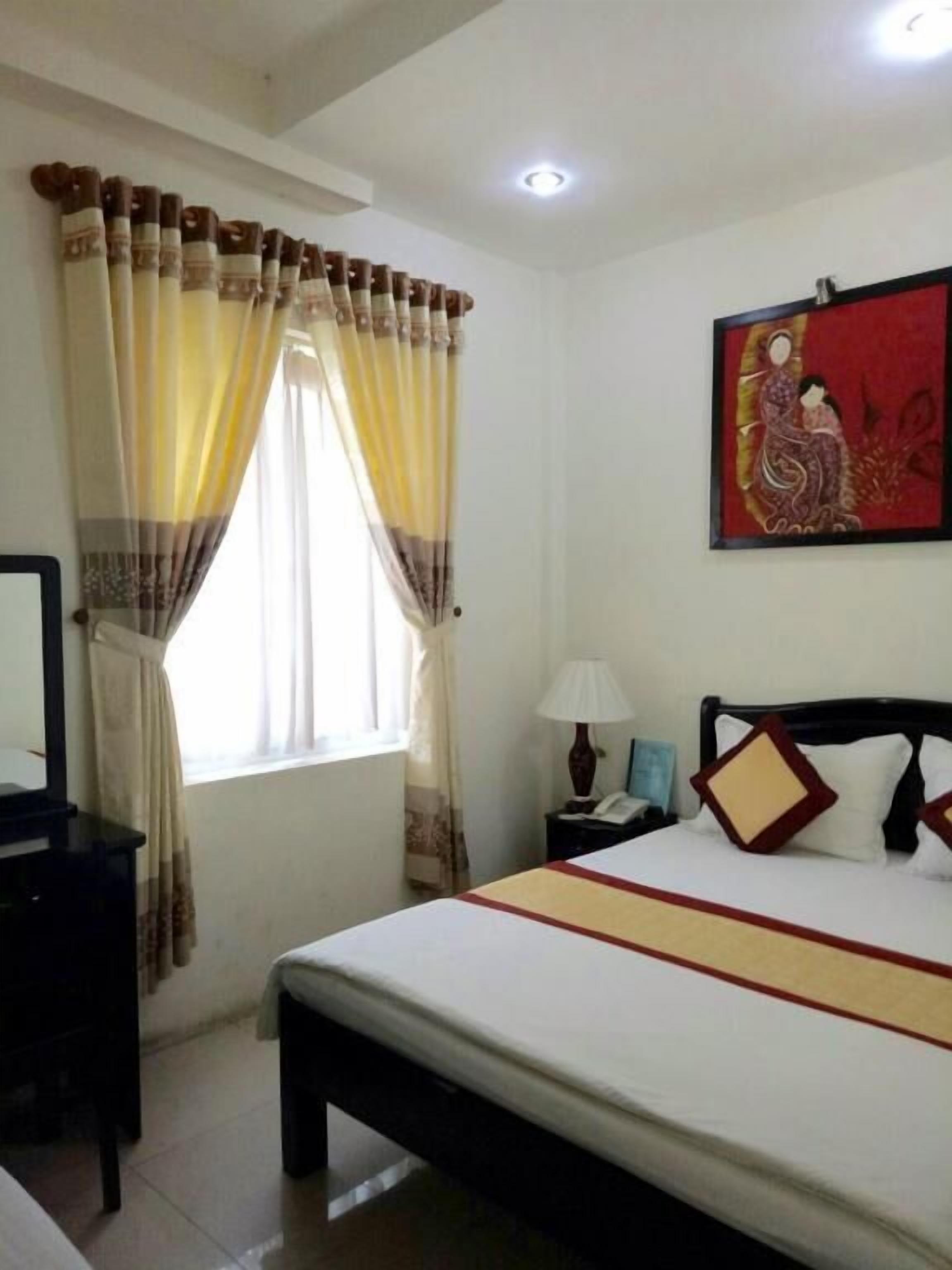 Minibar, desk, free WiFi