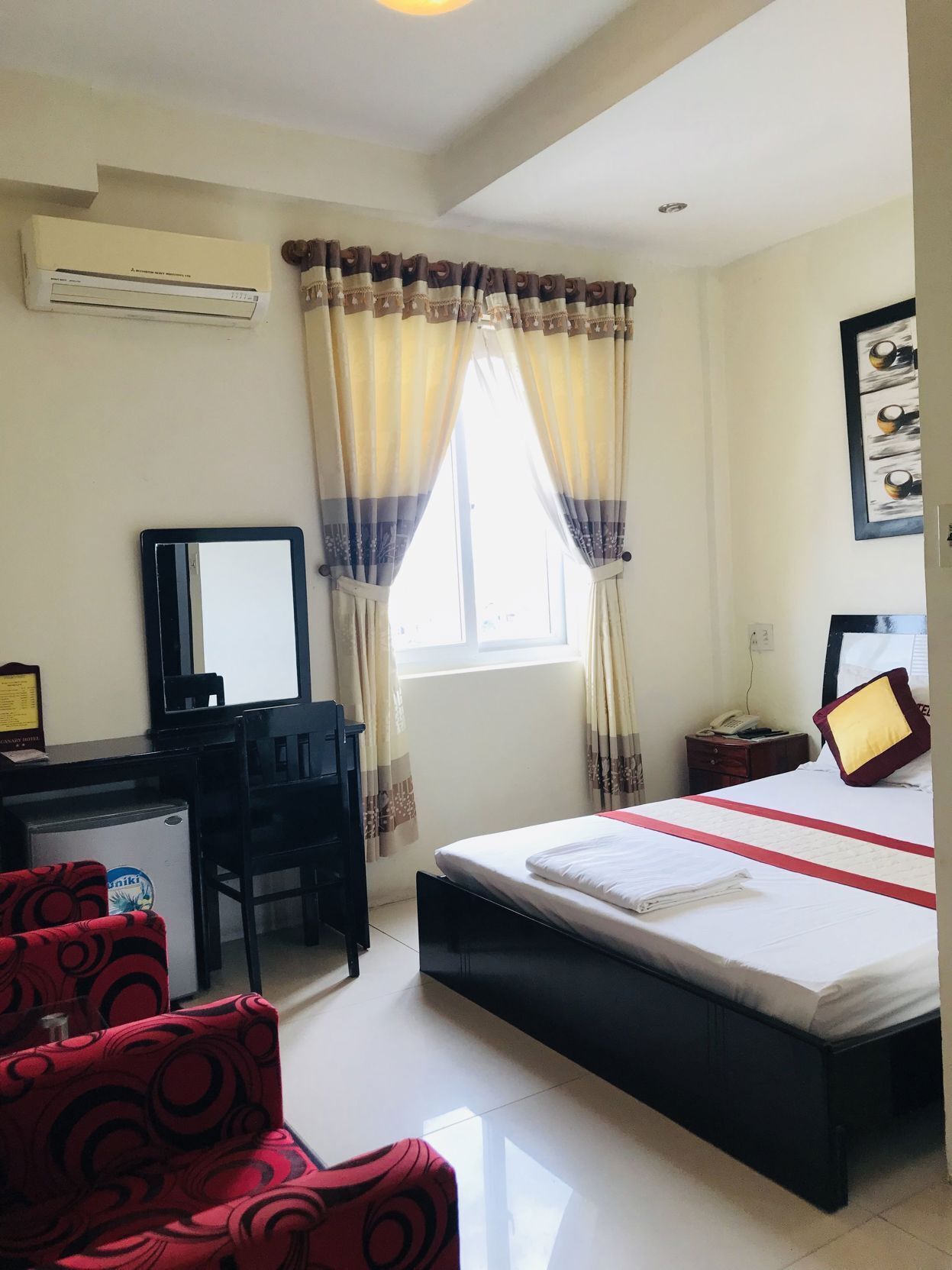 Minibar, desk, free WiFi