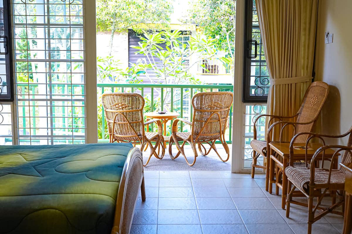 family room | terrace/patio