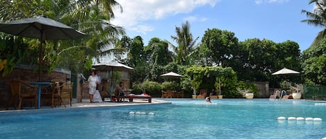 Outdoor pool, pool umbrellas, sun loungers