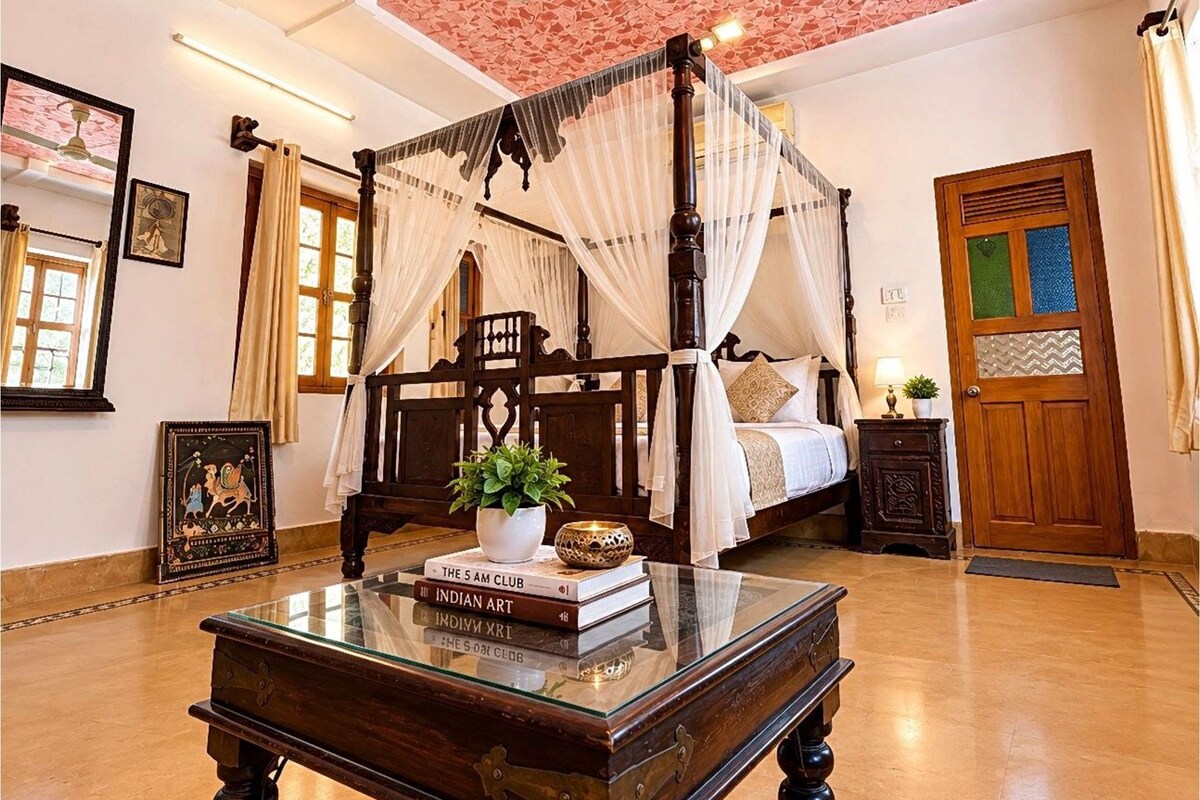 Ropa de cama de alta calidad, escritorio y cortinas blackout