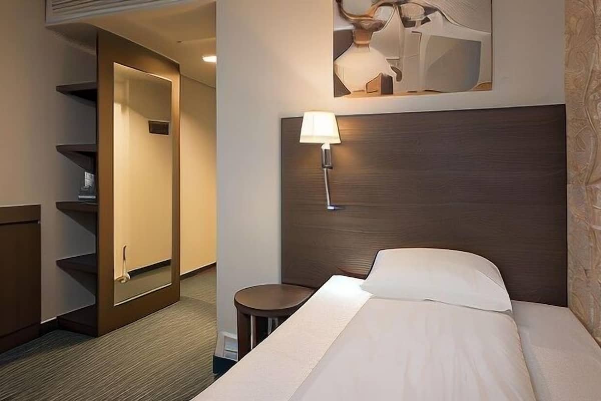 Desk, laptop workspace, free cots/infant beds, free WiFi
