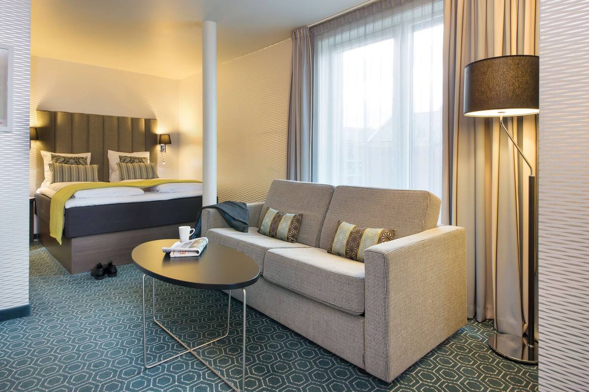 junior studio suite | desk, laptop workspace, free cots/infant beds, free wifi