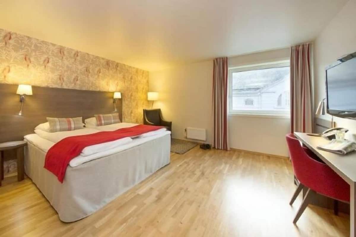 Desk, laptop workspace, free cots/infant beds, free WiFi