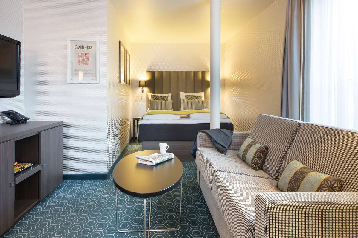 junior studio suite | desk, laptop workspace, free cots/infant beds, free wifi