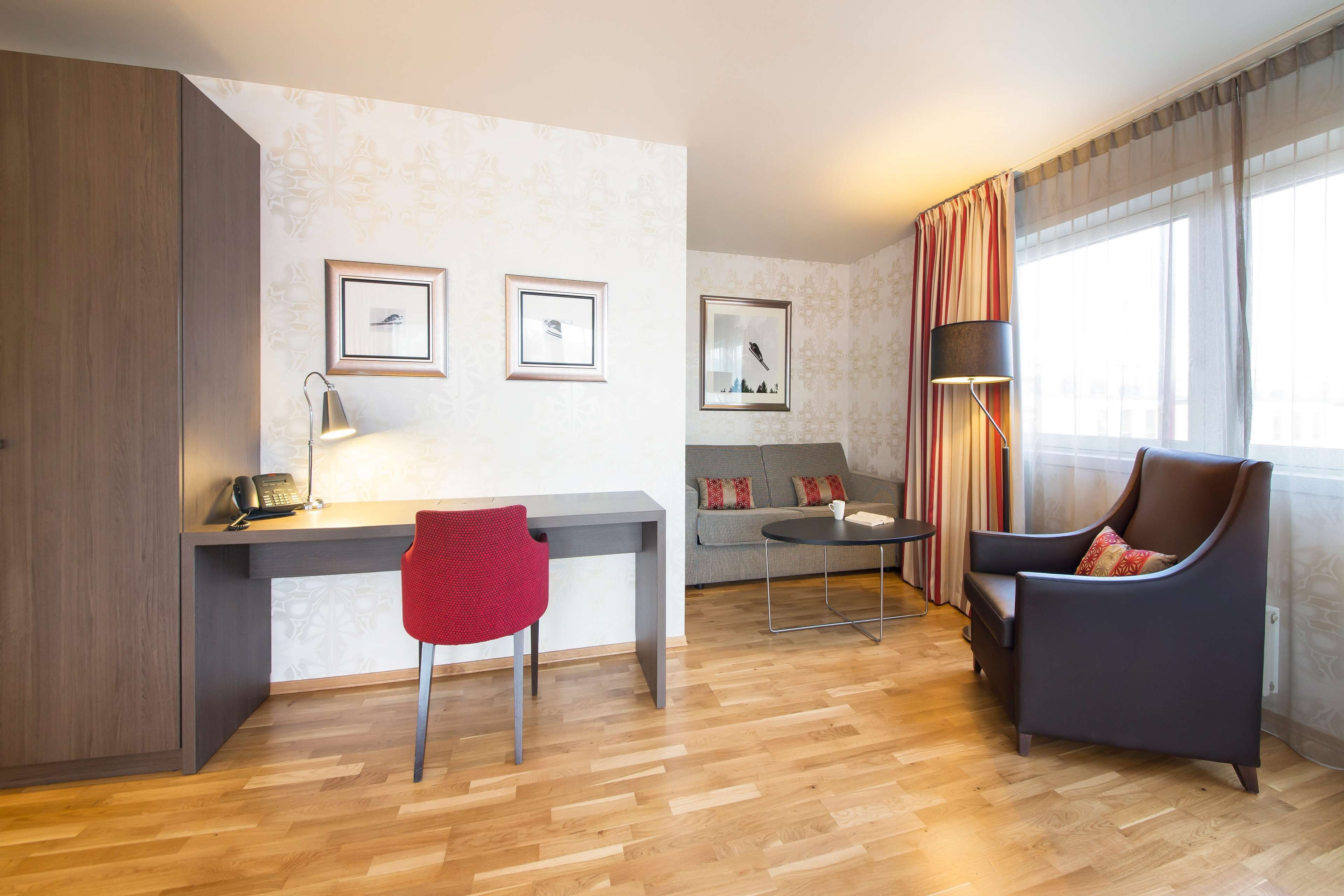 junior studio suite | desk, laptop workspace, free cots/infant beds, free wifi