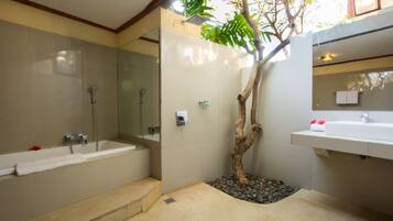 Family Room, Garden View | Bathroom | Rainfall showerhead, free toiletries, towels, soap