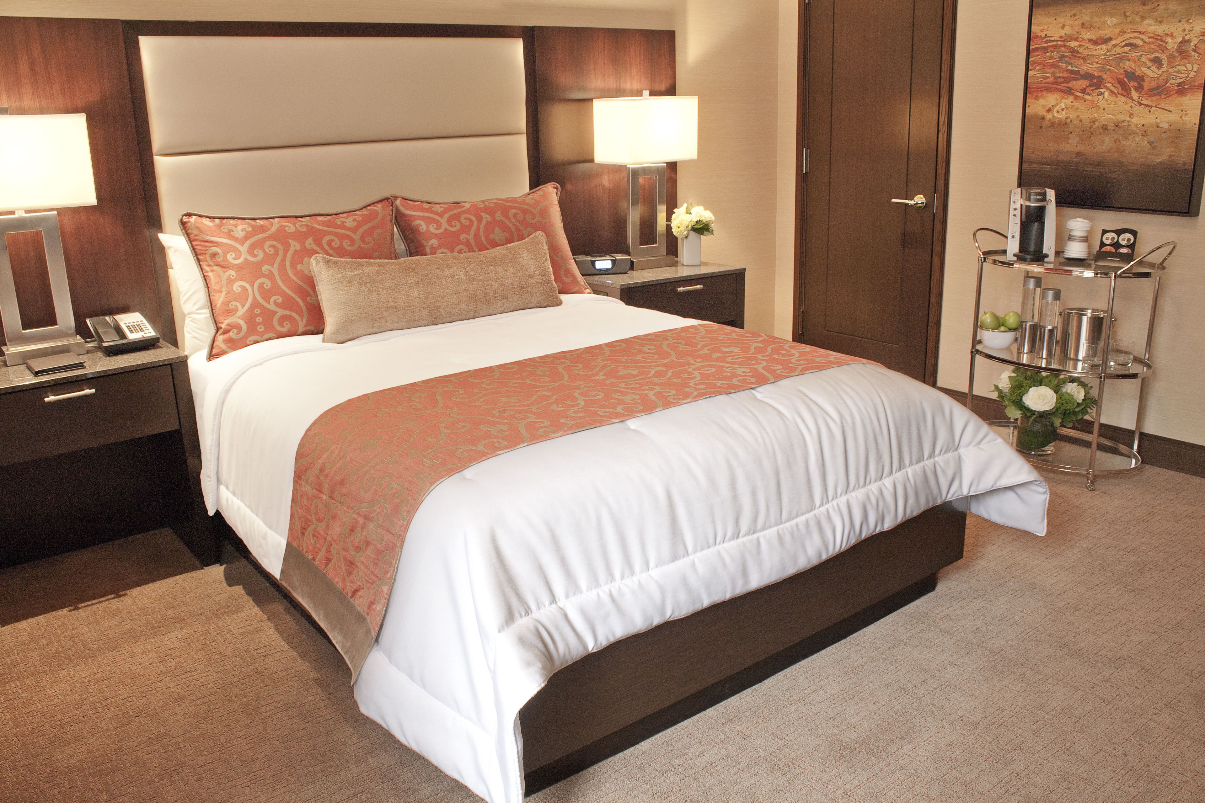 deluxe room, 1 king bed | premium bedding, pillow-top beds, in-room safe, desk