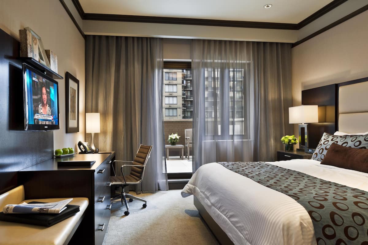 deluxe room, 1 king bed, balcony | premium bedding, pillow-top beds, in-room safe, desk