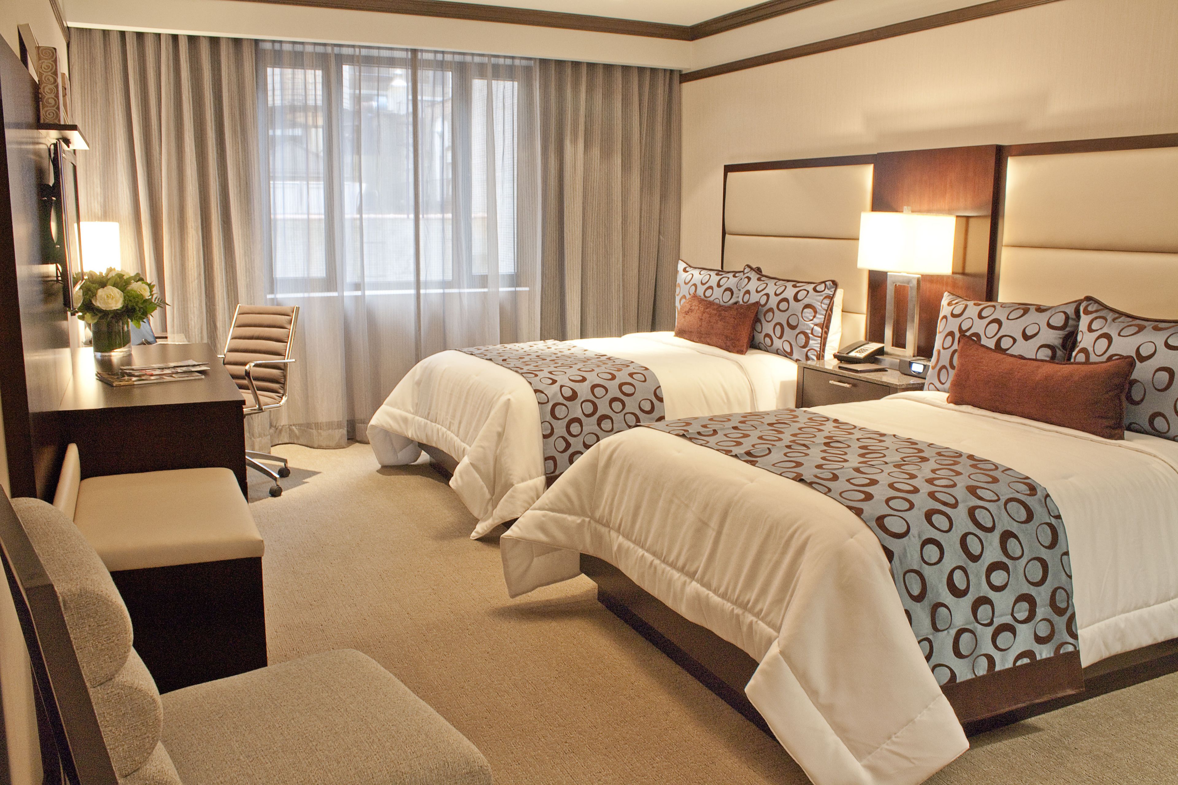 premium bedding, pillow-top beds, in-room safe, desk